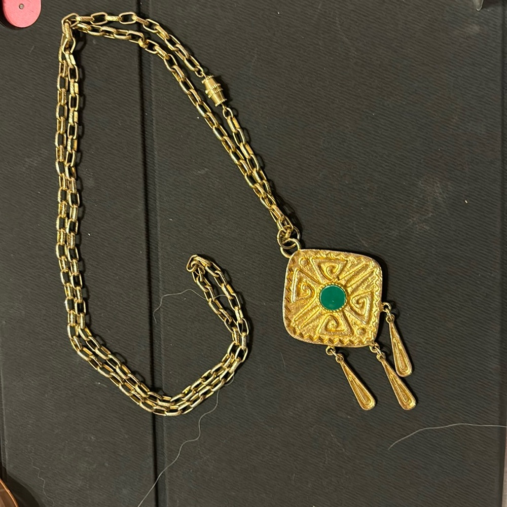 Gold toned necklace
